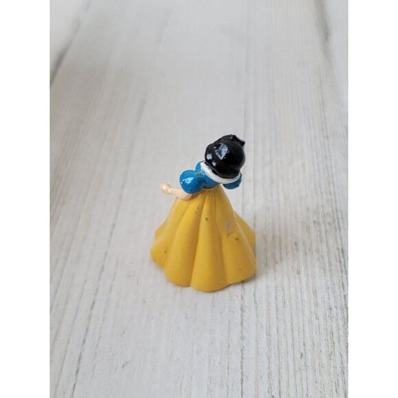 Mini snow white Disney princess Pixar toy figure - Picture 3 of 5